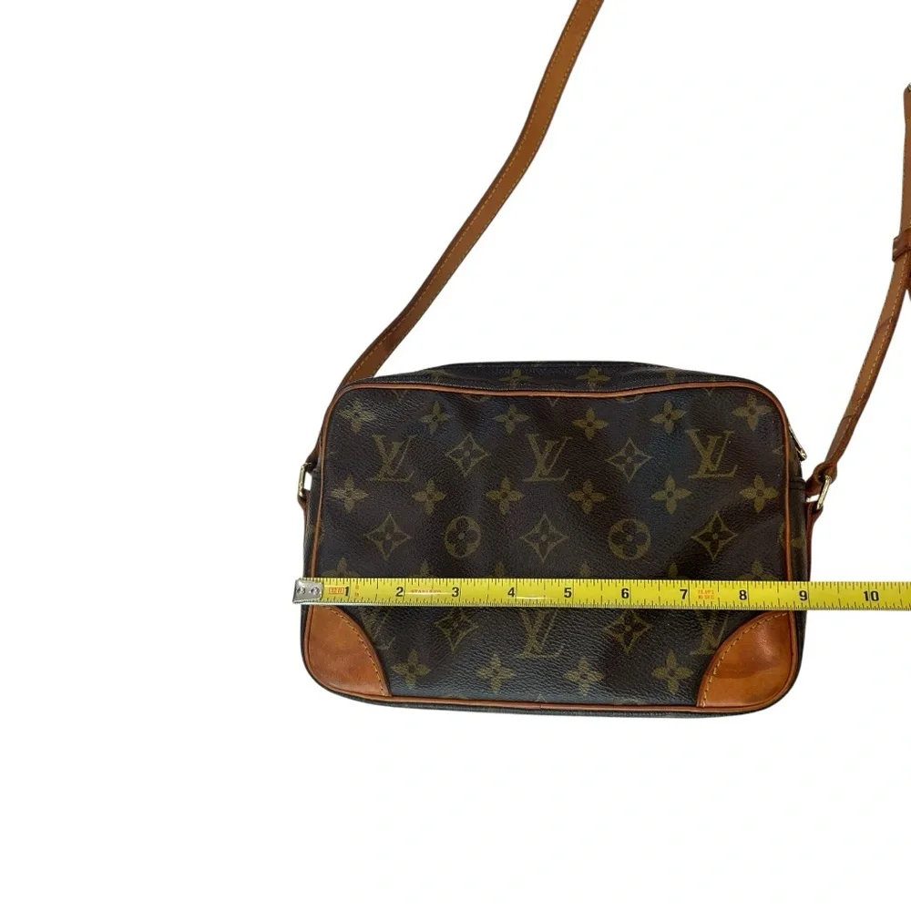 Louis Vuitton Monogram Trocadéro 23 Crossbody Bag - Picture 9 of 14